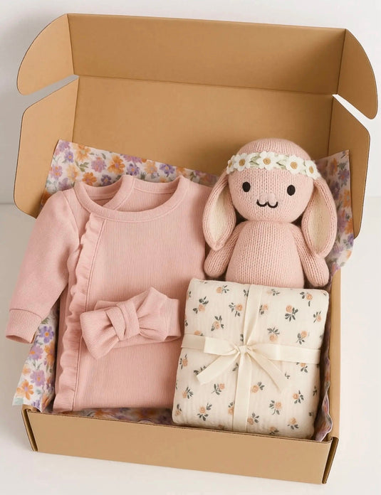 Offrir un coffret cadeau bébé rempli de douceur : nos conseils