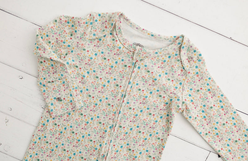 Load image into Gallery viewer, Organic cotton romper with small flowers, khaki and lilac
