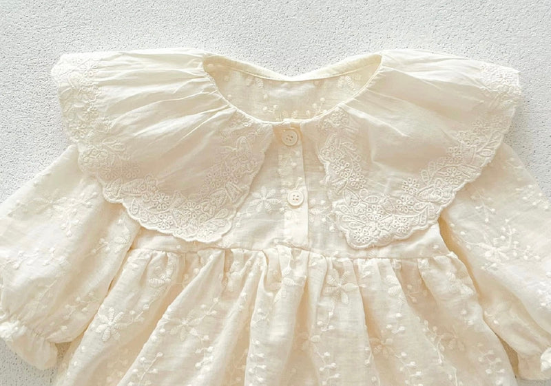 Chargez l'image dans la visionneuse de la galerie, Barboteuse bébé à manches longues en coton – Col en dentelle brodé Kali
