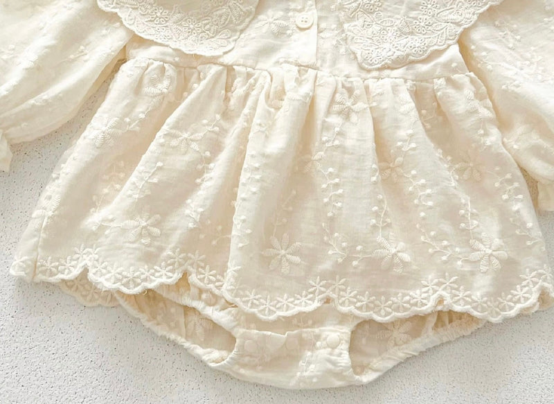 Chargez l'image dans la visionneuse de la galerie, Barboteuse bébé à manches longues en coton – Col en dentelle brodé Kali
