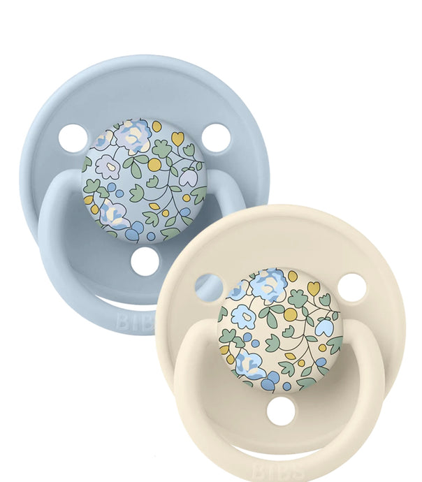 Paquet contenant deux suces Bibs de luxe en silicone Éloise Baby blue