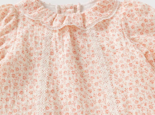 Barboteuse bébé fille fleurie en coton avec dentelle – manches longues