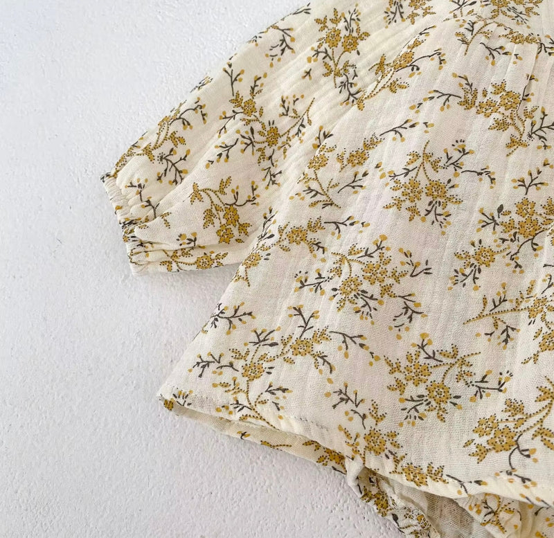 Chargez l&#39;image dans la visionneuse de la galerie, Barboteuse bébé fille à fleurs jaunes – 3 à 6 mois – Confort coton été - Boutique Kaki Lilas
