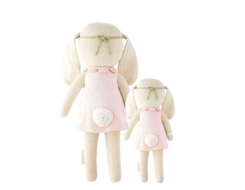 Chargez l&#39;image dans la visionneuse de la galerie, Peluche - Hannah le lapin rose - Cuddle + Kind
