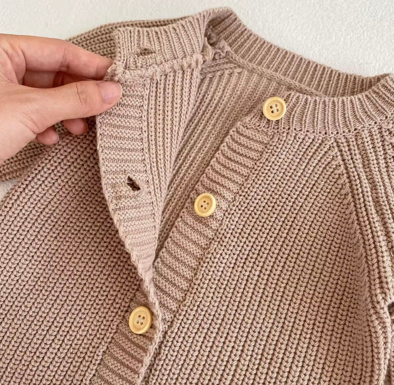 Chargez l&#39;image dans la visionneuse de la galerie, Combinaison bébé beige et marron en coton doux – taille 6-12 mois – Kali
