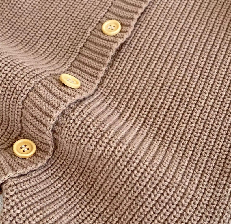 Chargez l&#39;image dans la visionneuse de la galerie, Combinaison bébé beige et marron en coton doux – taille 6-12 mois – Kali
