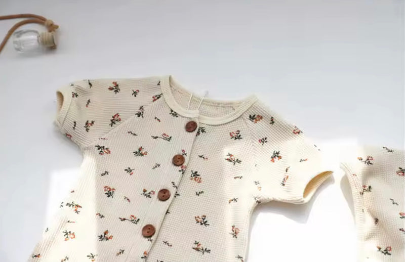 Chargez l&#39;image dans la visionneuse de la galerie, Barboteuse bébé garçon coton doux – motifs élégants – Kali
