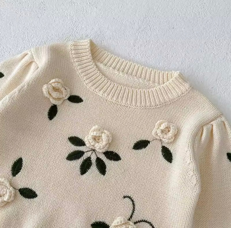 Chargez l&#39;image dans la visionneuse de la galerie, Pull bébé fille en coton avec fleurs brodées à la main – Modèle Kali
