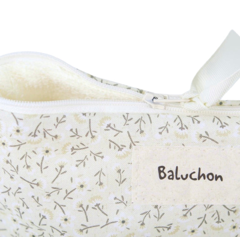 Load image into Gallery viewer, Medium cosmetic bag in pale green 
