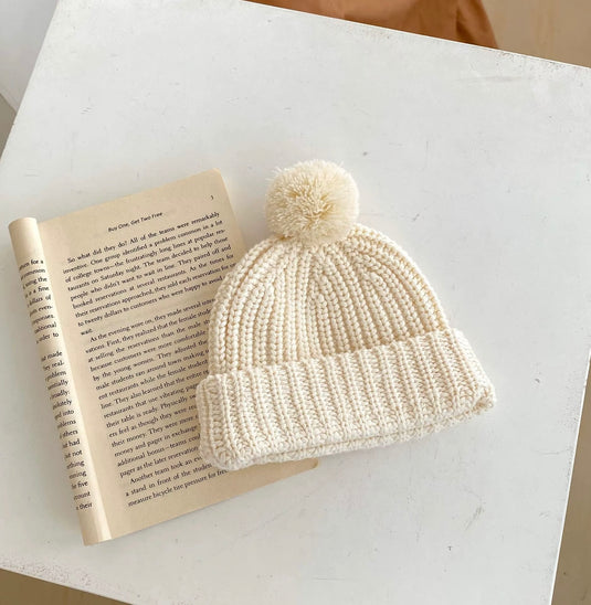 Bonnet bébé ivoire avec pompon en coton doux – Kali