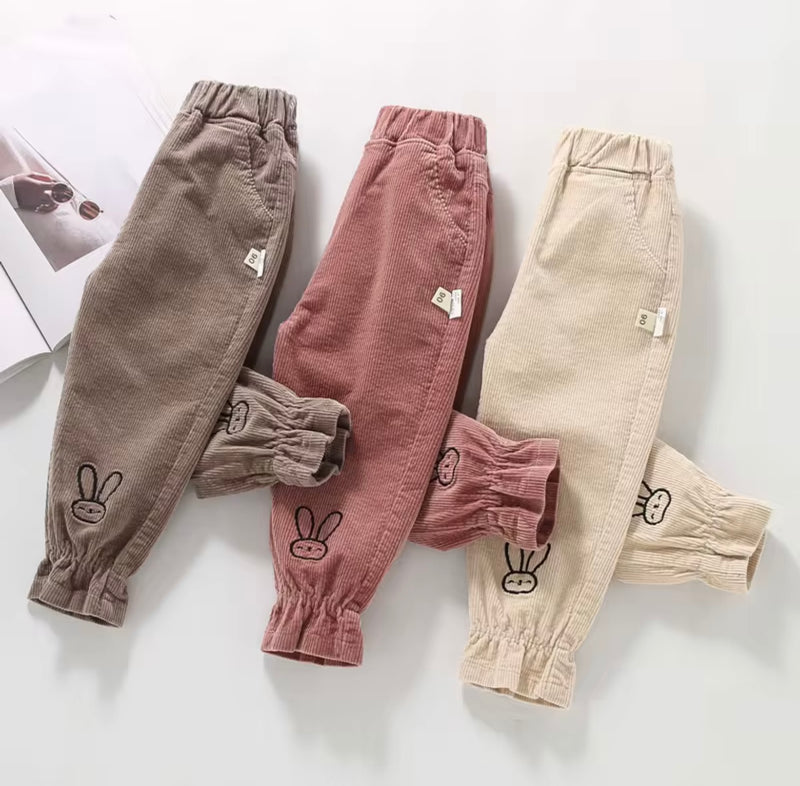 Chargez l&#39;image dans la visionneuse de la galerie, Pantalon pour filles en velours côtelé motif lapin – Kali - Boutique Kaki Lilas
