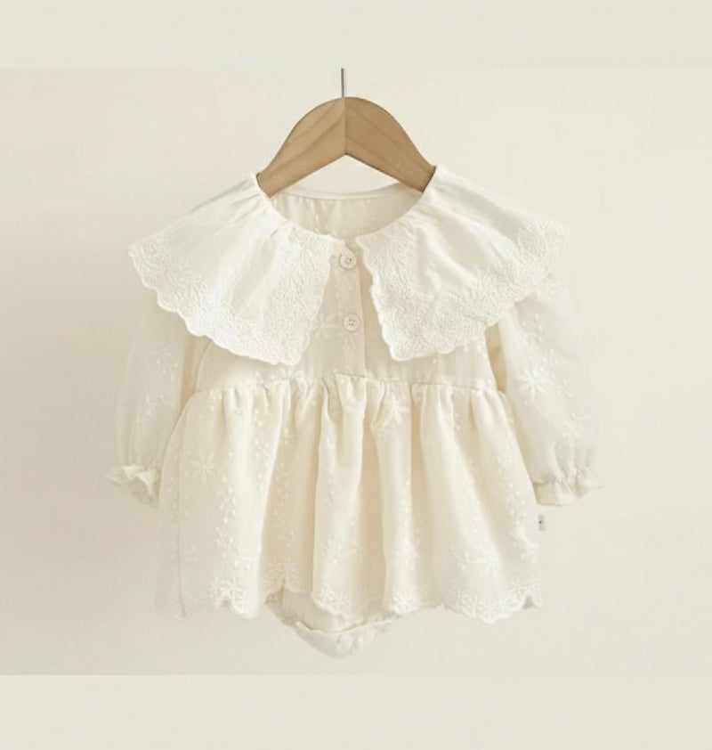 Chargez l'image dans la visionneuse de la galerie, Barboteuse bébé à manches longues en coton – Col en dentelle brodé Kali
