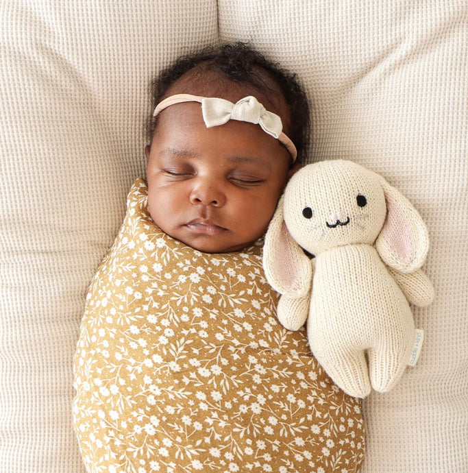 Peluche - Bébé lapin avoine - Cuddle + Kind