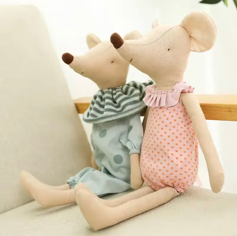 Chargez l&#39;image dans la visionneuse de la galerie, Peluches bébé Les Souris Joyeuses – Modèle Kali douces et réconfortantes
