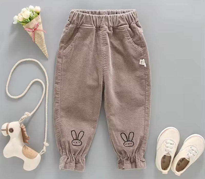 Chargez l&#39;image dans la visionneuse de la galerie, Pantalon pour filles en velours côtelé motif lapin – Kali - Boutique Kaki Lilas
