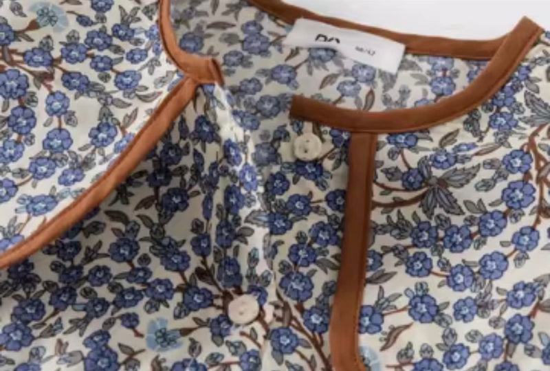 Chargez l&#39;image dans la visionneuse de la galerie, Robe coton doux bleu foncé col brun – Kali
