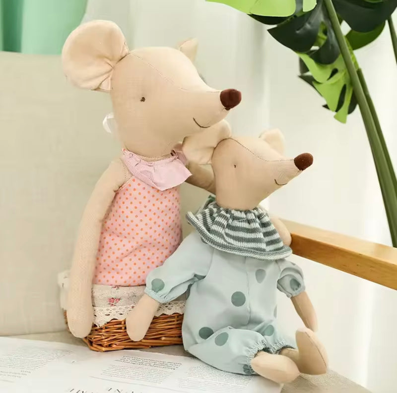 Chargez l&#39;image dans la visionneuse de la galerie, Peluches bébé Les Souris Joyeuses – Modèle Kali douces et réconfortantes
