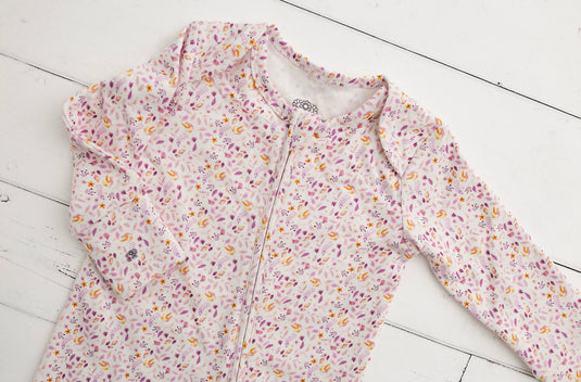 Baby girl organic cotton romper with lavender leaf print – Khaki Lilac