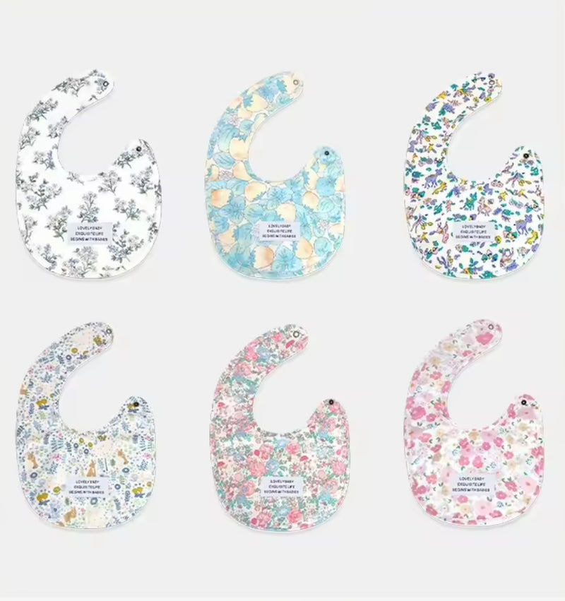 Chargez l&#39;image dans la visionneuse de la galerie, Bavoir bébé en coton motif fleuri – Kali
