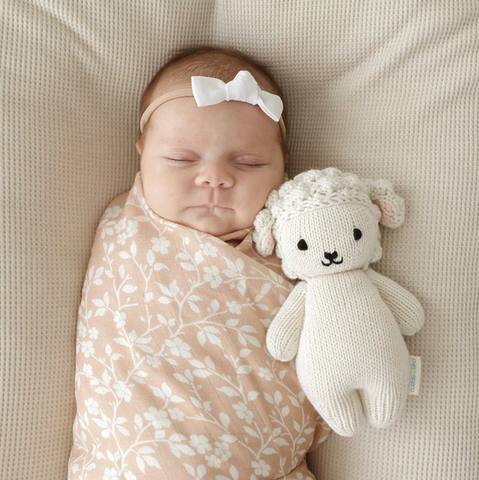 Peluche - Bébé agneau 7’’ - Cuddle + Kind