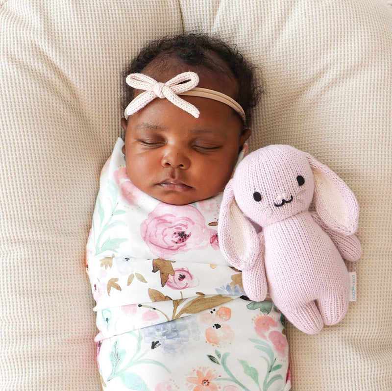 Chargez l&#39;image dans la visionneuse de la galerie, Peluche - Bébé lapin lilas - Cuddle + Kind
