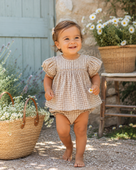 Barboteuse bébé fille à carreaux avec broderie florale – Camille