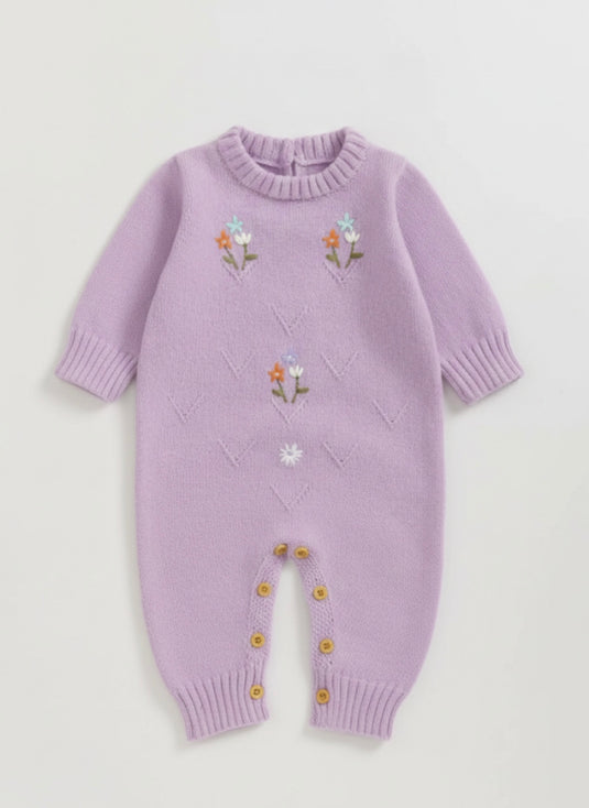 Combinaison bébé en tricot doux lilas brodée