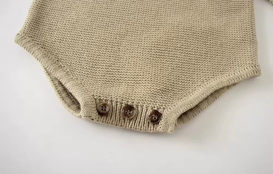 Combinaison bébé en tricot de coton doux avec bonnet – Modèle Kali - Boutique Kaki Lilas