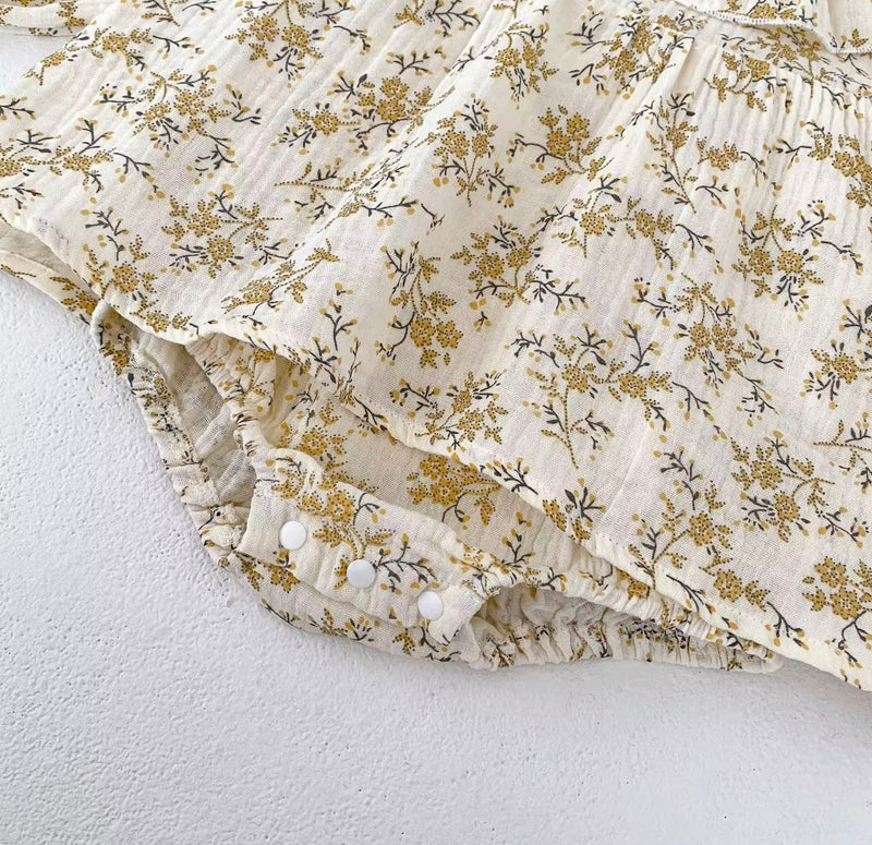 Chargez l&#39;image dans la visionneuse de la galerie, Barboteuse bébé fille à fleurs jaunes – 3 à 6 mois – Confort coton été - Boutique Kaki Lilas
