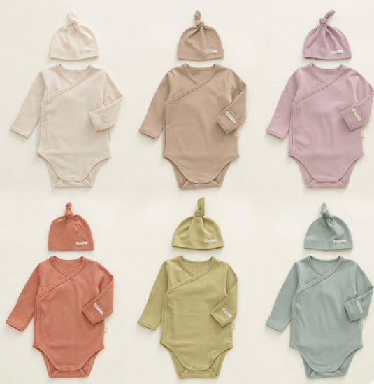 Grenouillère pour bébé avec bonnet en coton bio