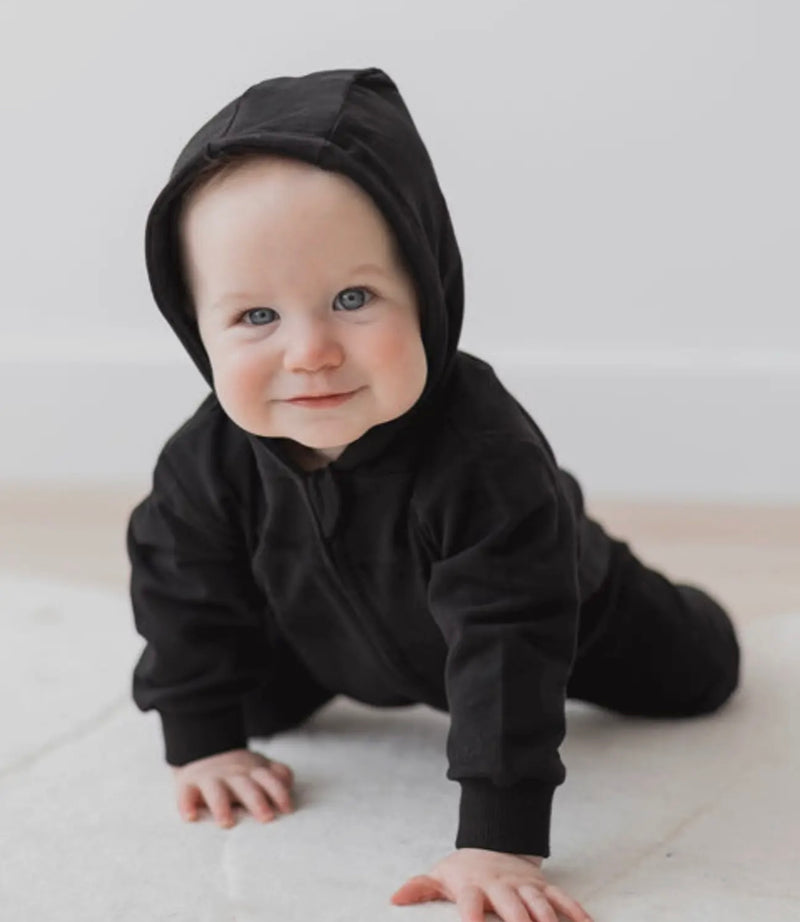 Load image into Gallery viewer, Barboteuse à capuche noire coton bio - Boutique Kaki Lilas
