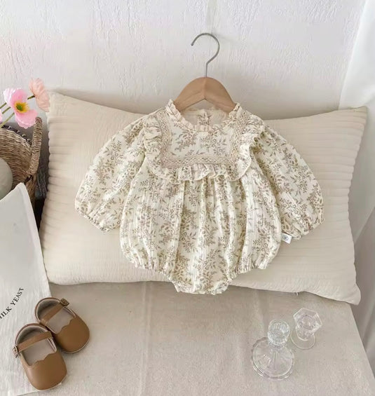 Barboteuse bébé fleurie jaune en coton doux – Kali bohème chic