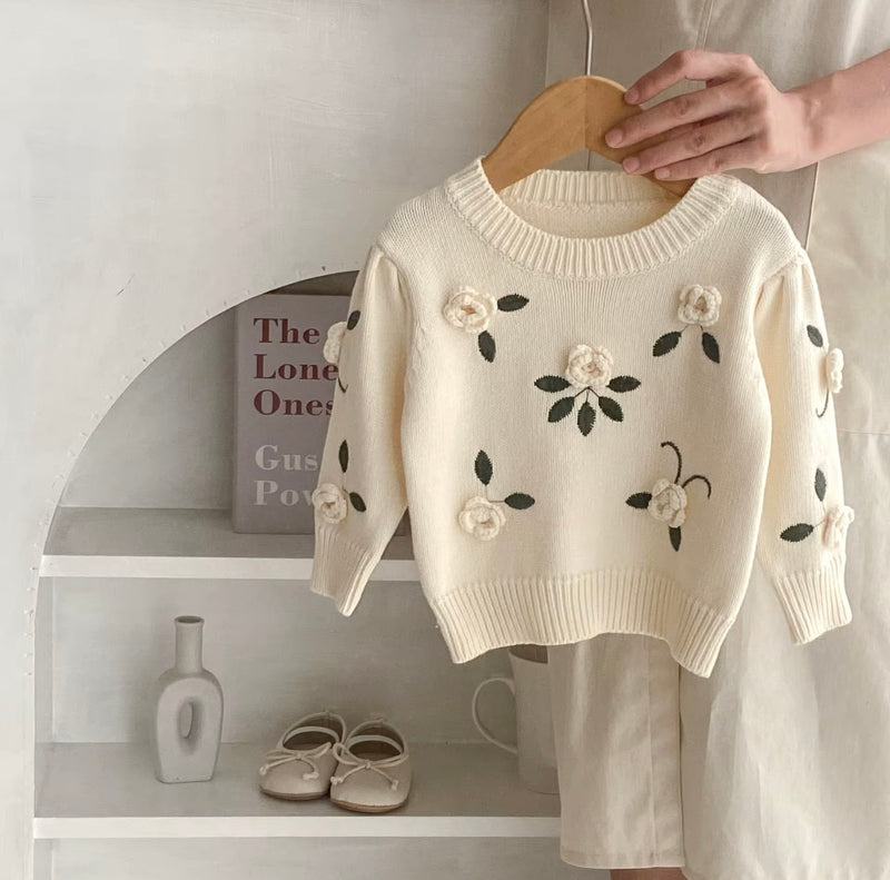 Chargez l&#39;image dans la visionneuse de la galerie, Pull bébé fille en coton avec fleurs brodées à la main – Modèle Kali
