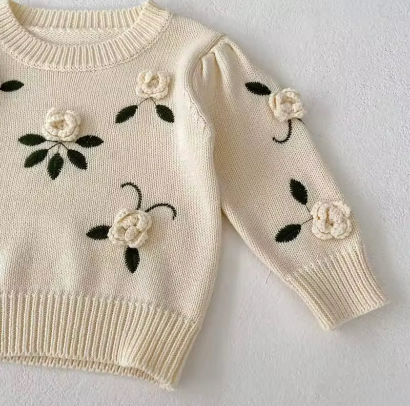 Load image into Gallery viewer, Pull bébé fille en coton avec fleurs brodées à la main – Modèle Kali - Boutique Kaki Lilas
