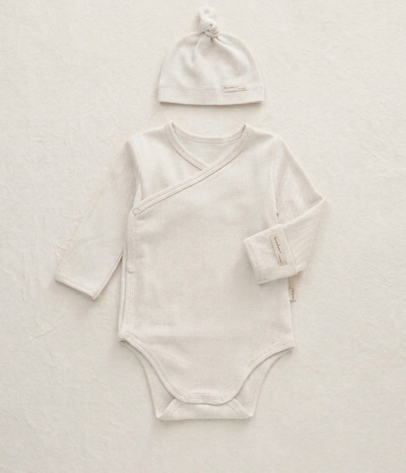 Chargez l'image dans la visionneuse de la galerie, Grenouillère pour bébé avec bonnet en coton bio
