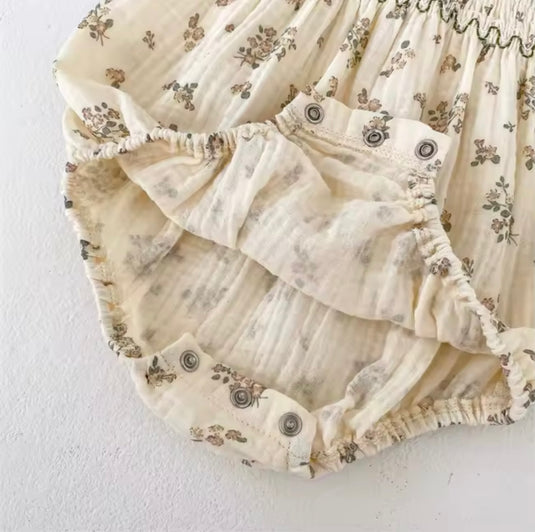 Barboteuse bébé fille fleurie en coton nid d’abeille
