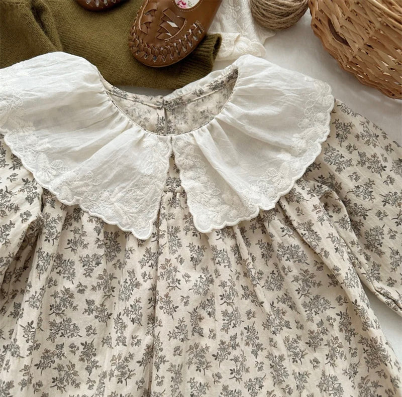 Chargez l&#39;image dans la visionneuse de la galerie, Robe bébé fille à fleurs beiges et bleues – Modèle Kali en coton doux
