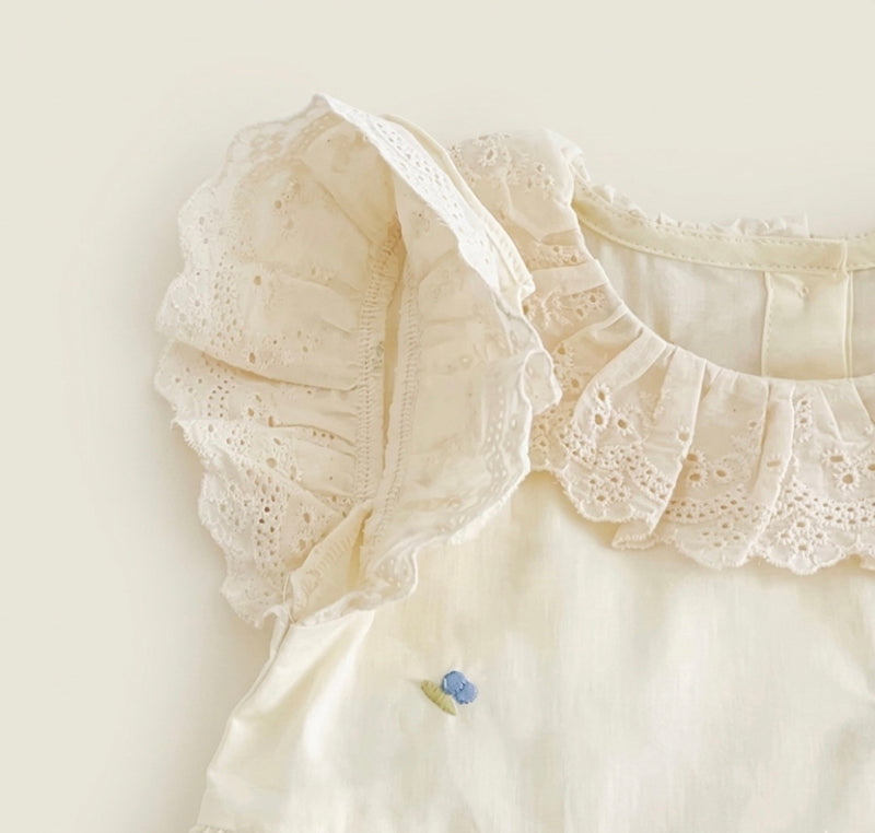 Chargez l'image dans la visionneuse de la galerie, Barboteuse bébé fille en coton avec col en dentelle
