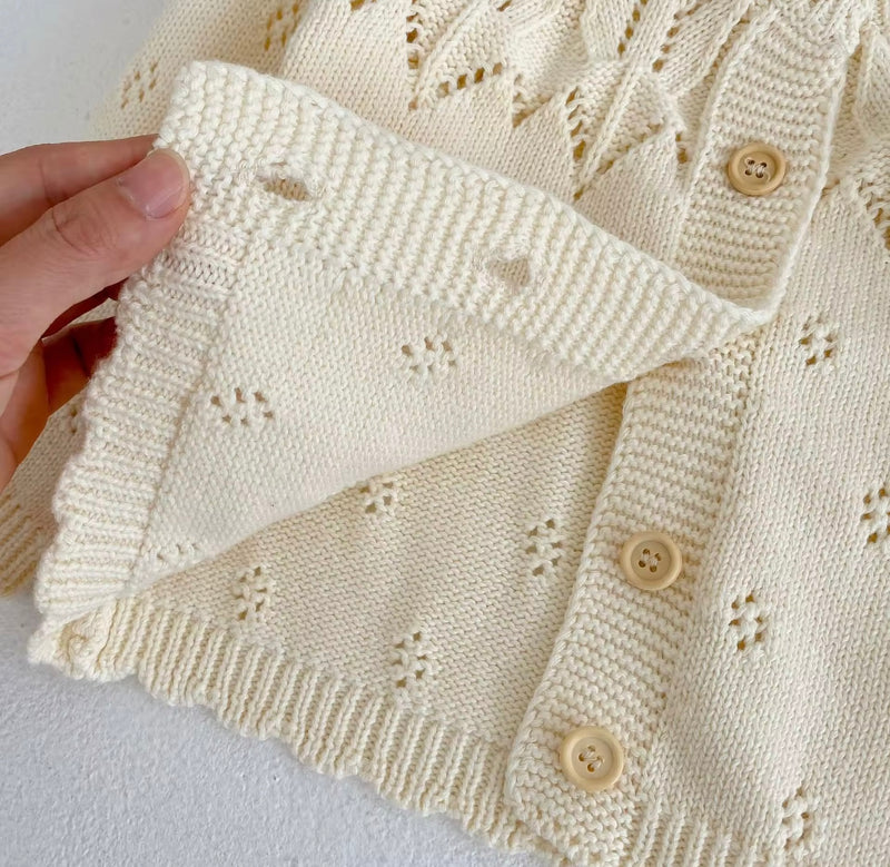 Chargez l&#39;image dans la visionneuse de la galerie, Cardigan bébé en tricot doux et respirant – Kali
