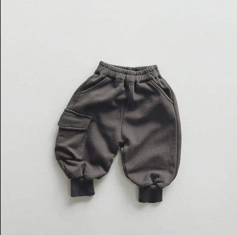 Chargez l&#39;image dans la visionneuse de la galerie, Pantalon enfant avec poche en coton doux et confortable – Modèle Kali
