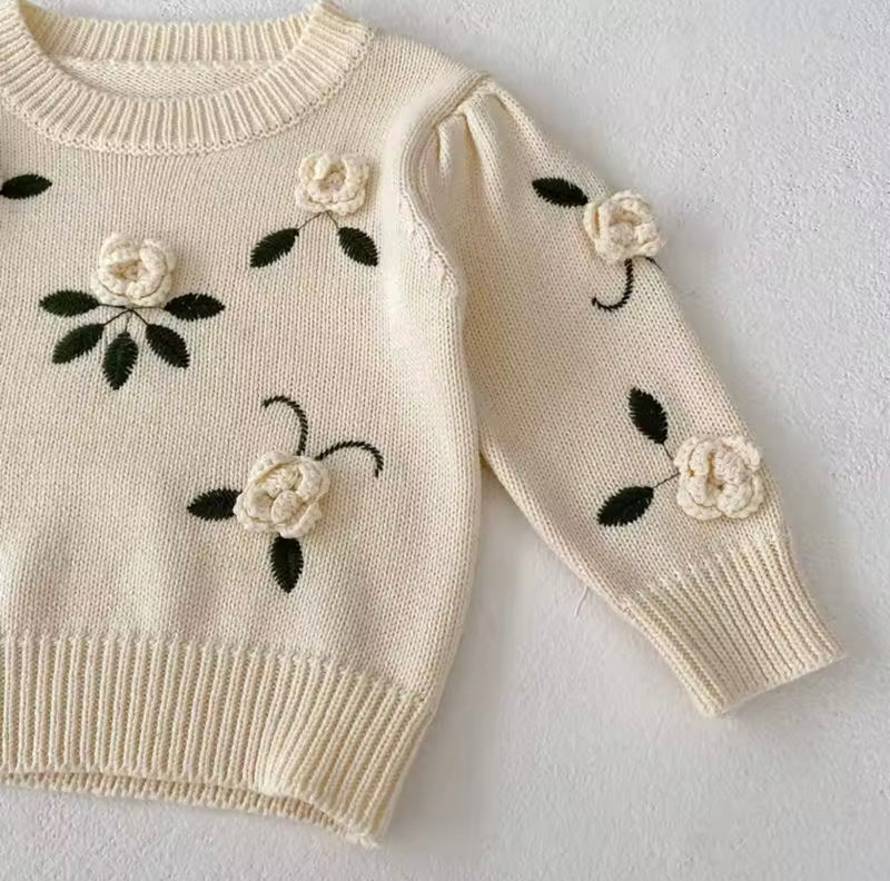 Chargez l&#39;image dans la visionneuse de la galerie, Pull bébé fille en coton avec fleurs brodées à la main – Modèle Kali

