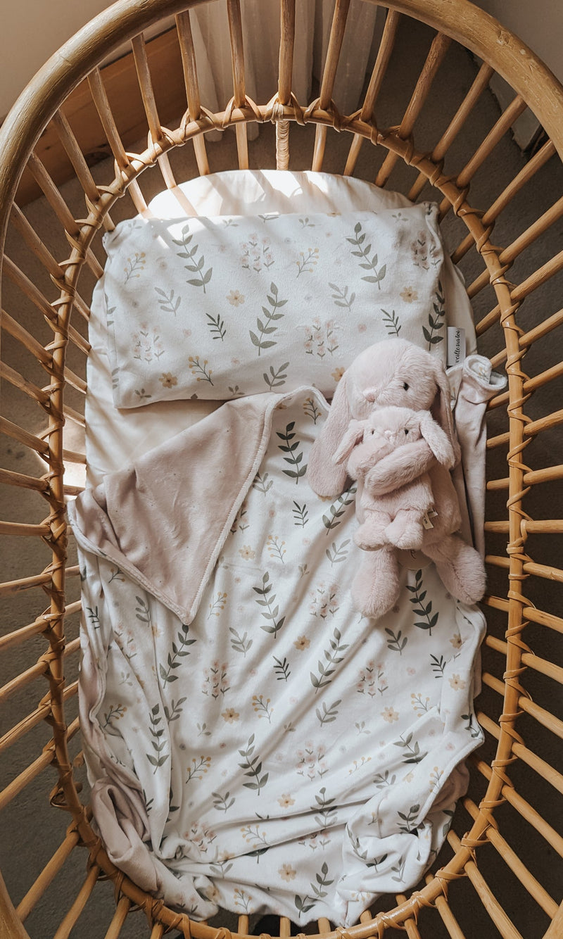 Load image into Gallery viewer, TAIE D'OREILLER POUR ENFANT - FLEURS DES CHAMPS - VEILLE SUR TOI
