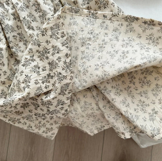 Robe bébé fille à fleurs beiges et bleues – Modèle Kali en coton doux