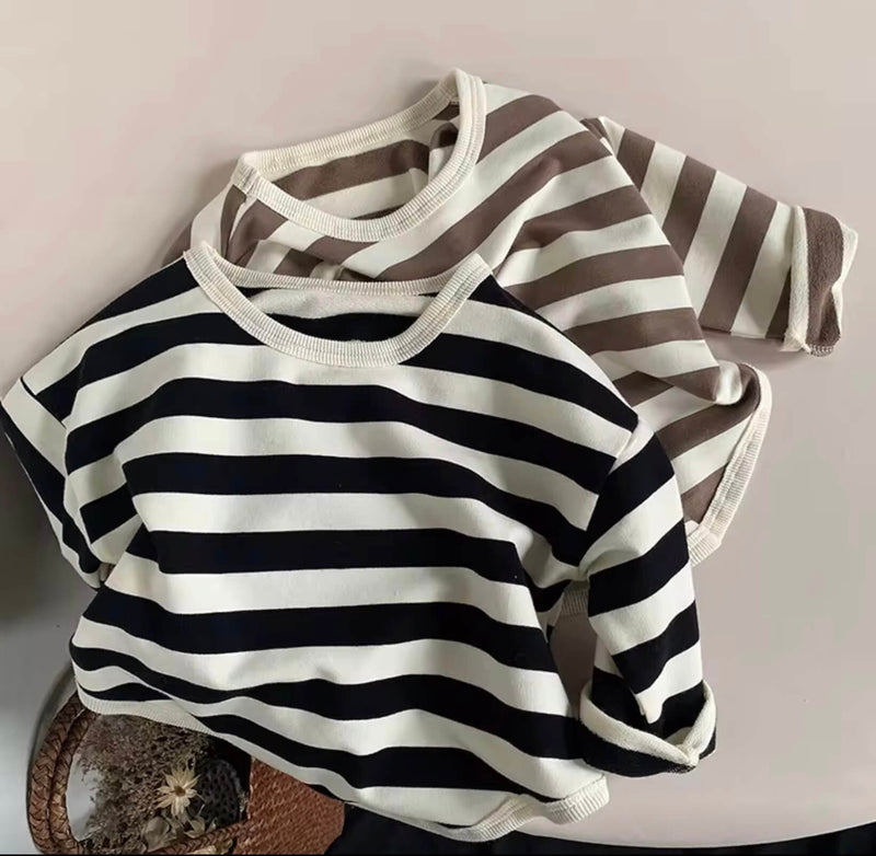 Chargez l'image dans la visionneuse de la galerie, Chandail garçon coton rayé confortable– Kaki Lilas - Boutique Kaki Lilas
