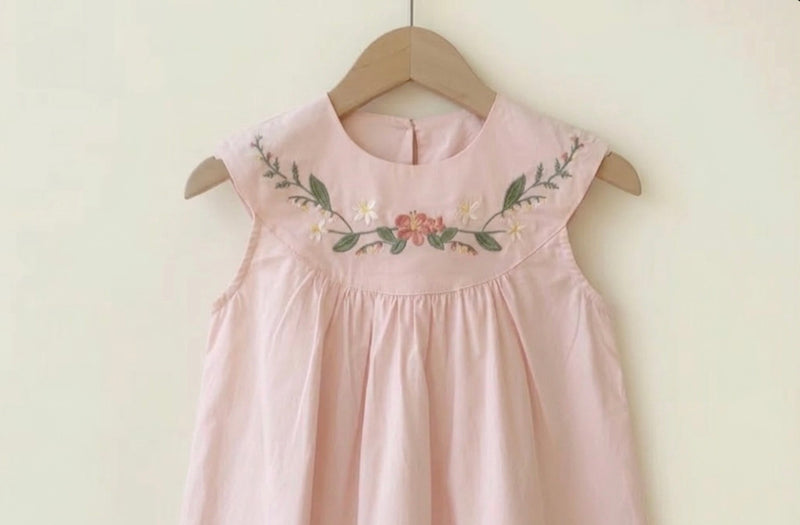 Chargez l'image dans la visionneuse de la galerie, Robe fille rose brodée à col rond Vichy
