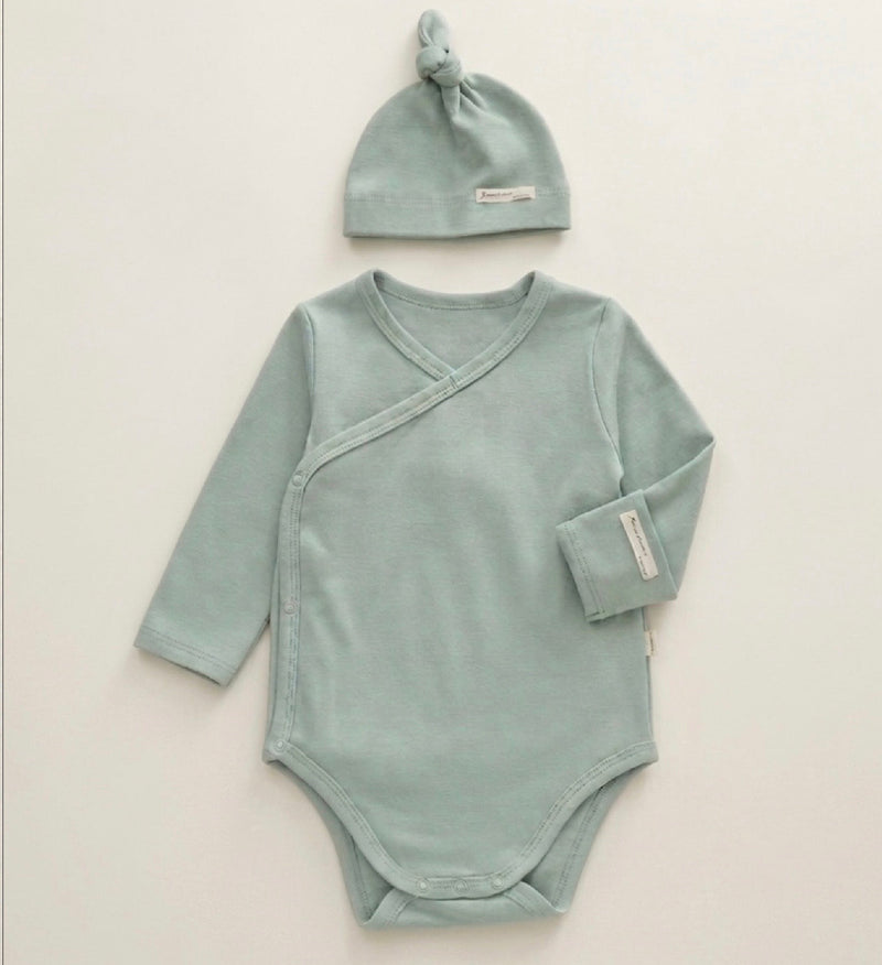 Load image into Gallery viewer, Organic cotton baby grow with hat
