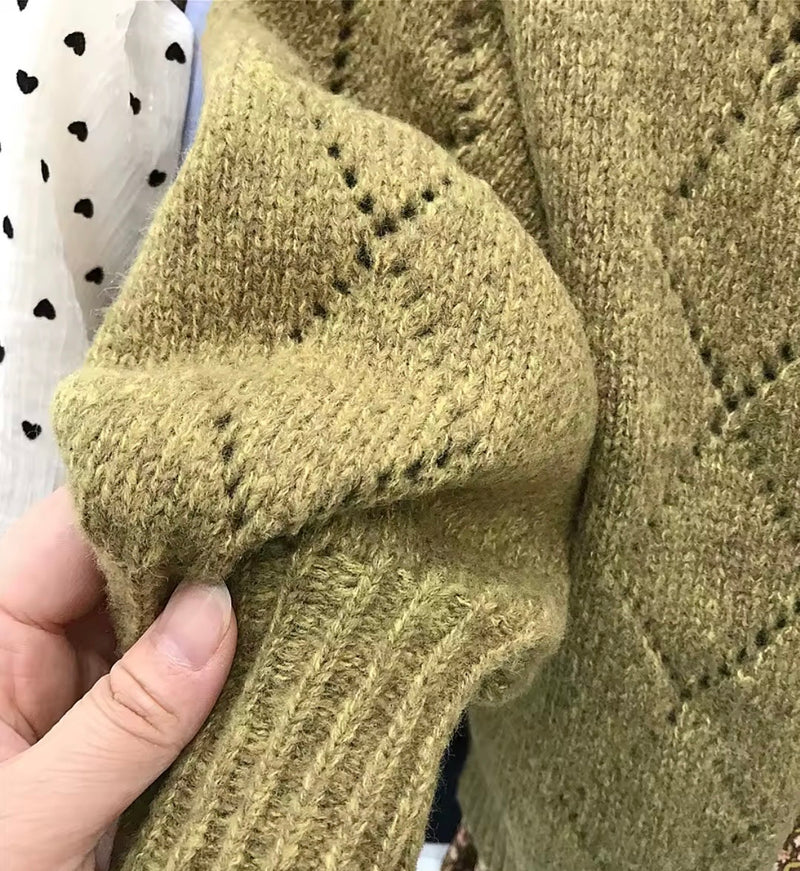 Chargez l'image dans la visionneuse de la galerie, Cardigan olive en tricot ajouré pour bébé et fille – Automne-Hiver

