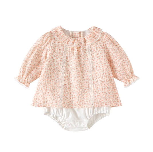 Barboteuse bébé fille fleurie en coton avec dentelle – manches longues