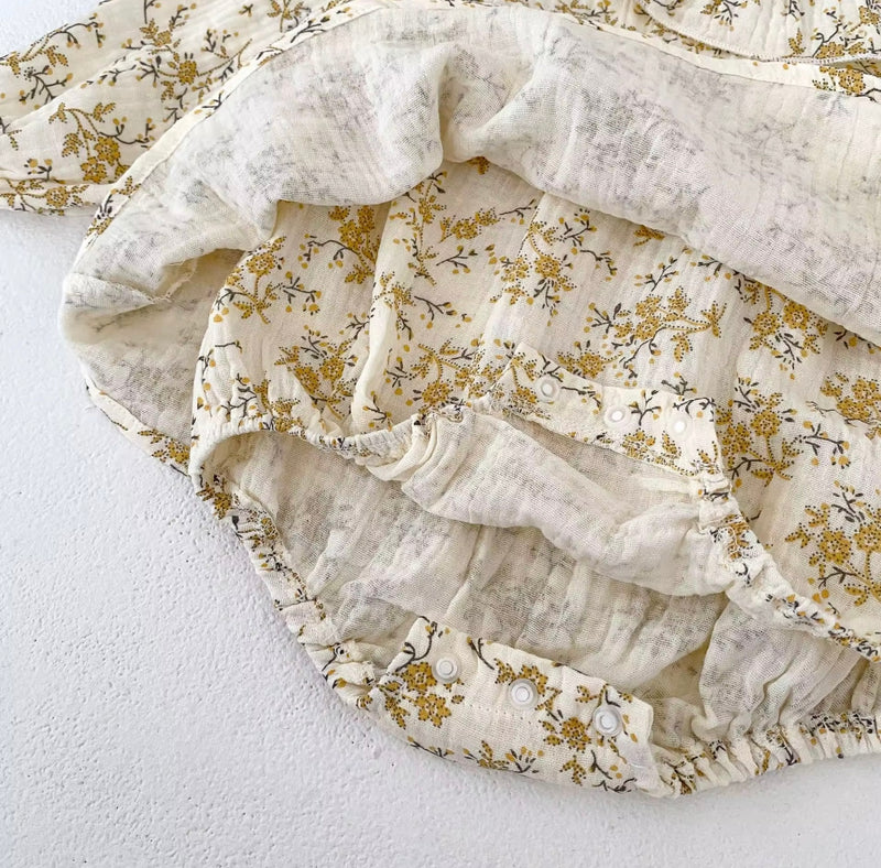Chargez l&#39;image dans la visionneuse de la galerie, Barboteuse bébé fille à fleurs jaunes – 3 à 6 mois – Confort coton été - Boutique Kaki Lilas
