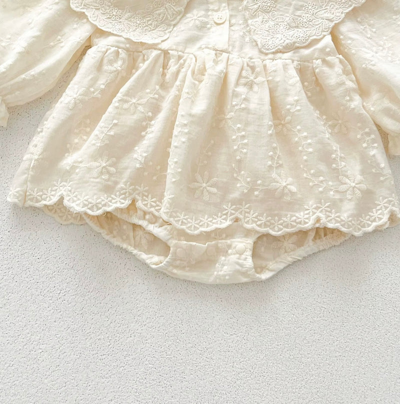 Chargez l'image dans la visionneuse de la galerie, Barboteuse bébé à manches longues en coton – Col en dentelle brodé Kali
